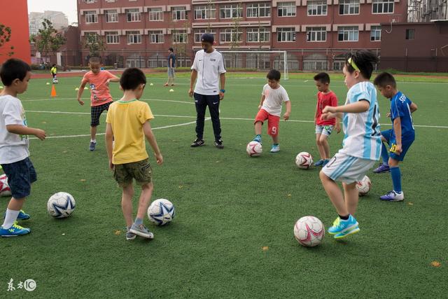 四国赛-贺希宁17分胡金秋11+7 中国男篮首战轻取喀麦隆